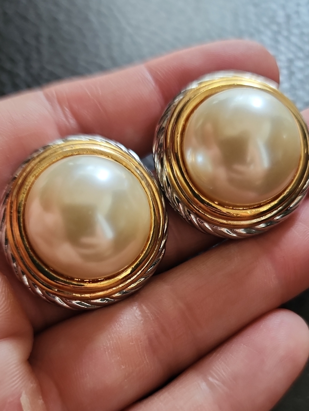 VTG Classic Gold & Pearl Dome Clip-On Earrings - Cream Pearl